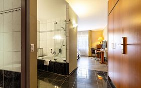 Sport- Und Tagungshotel De Poort